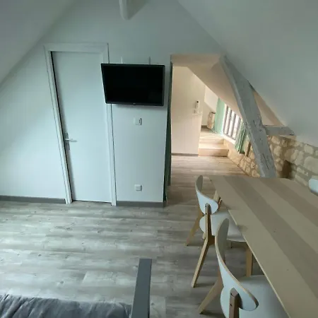 Logement Loire Climatise, La Halte De Cuze, Aux Abords De La Loire A Velo Huismes Exterior photo