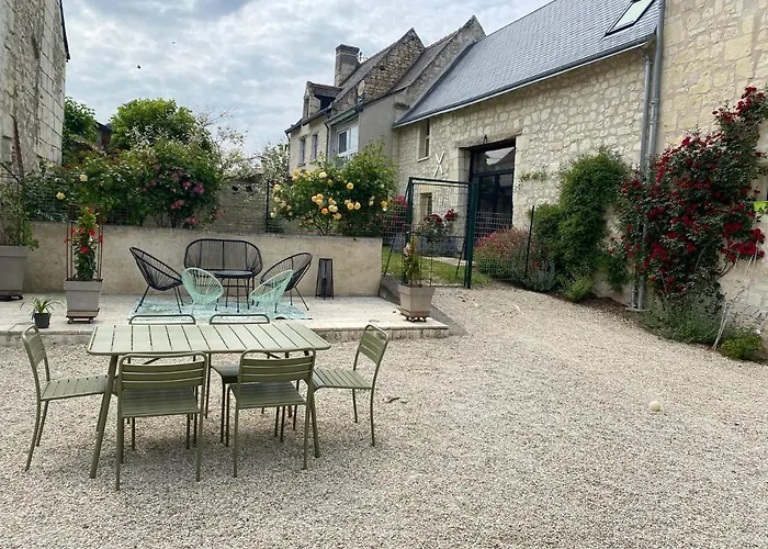Logement Loire Climatise, La Halte De Cuze, Aux Abords De La Loire A Velo