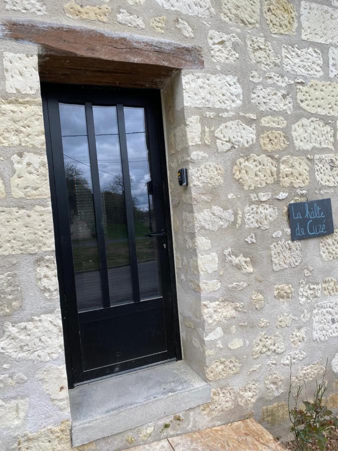 Loire Climatise, La Halte De Cuze, Aux Abords De La Loire A Velo Huismes